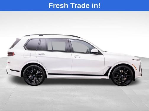 Mineral White Metallic 2023 BMW X7 xDrive40i