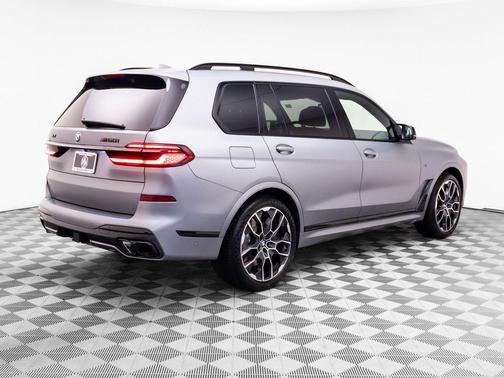 Frozen Pure Grey Metallic 2027 BMW X7 M60i