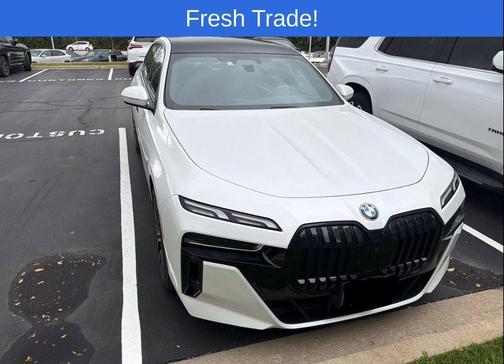 Mineral White Metallic 2023 BMW 740 i