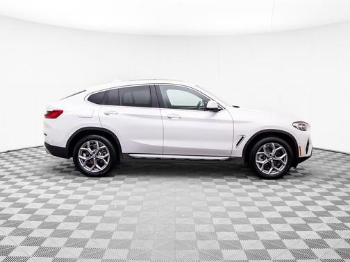 2024 BMW X4 xDrive30i