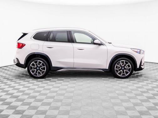 Alpine White 2025 BMW X1 xDrive28i