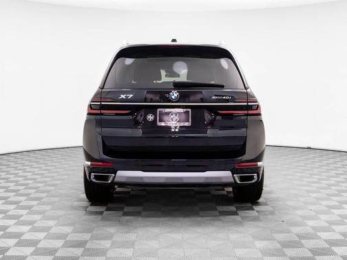 2025 BMW X7 xDrive40i