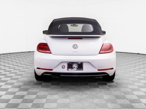 White 2017 Volkswagen Beetle 1.8T