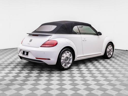 White 2017 Volkswagen Beetle 1.8T
