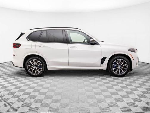 2025 BMW X5 M60i