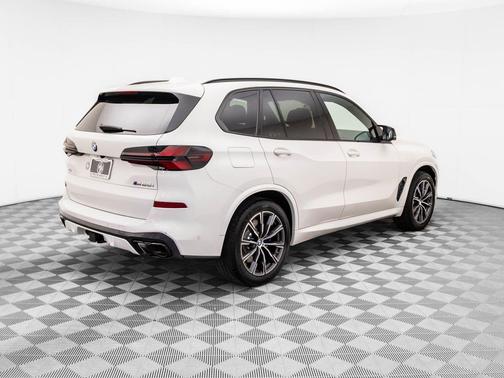 2025 BMW X5 M60i