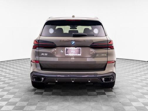 Manhattan Green Metallic 2026 BMW X5 PHEV xDrive50e