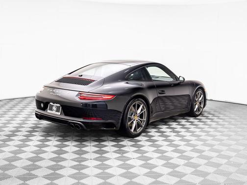 2018 Porsche 911 Carrera
