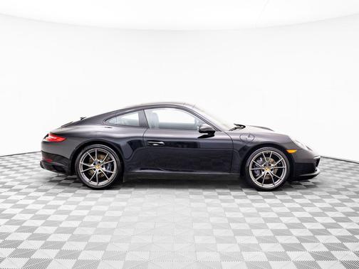 2018 Porsche 911 Carrera