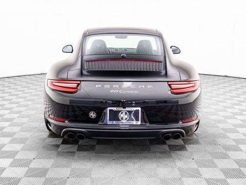 2018 Porsche 911 Carrera