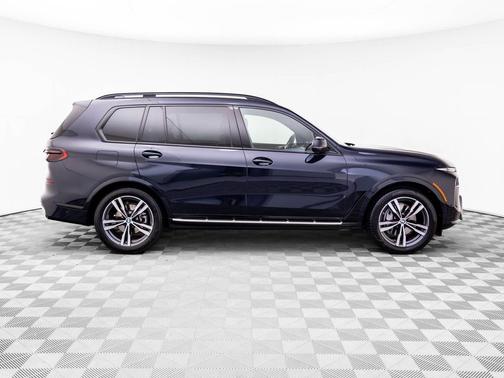 Carbon Black Metallic 2026 BMW X7 xDrive40i