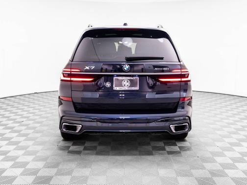 Carbon Black Metallic 2026 BMW X7 xDrive40i