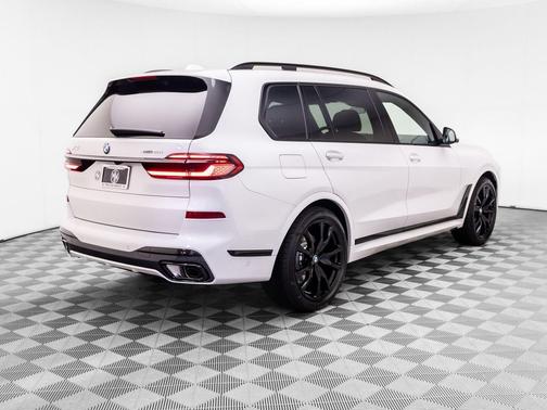 White Metallic 2027 BMW X7 xDrive40i
