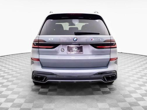 Skyscraper Grey Metallic 2026 BMW X7 M60i