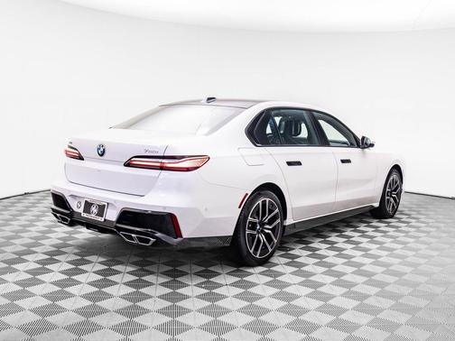 2025 BMW 760 xDrive