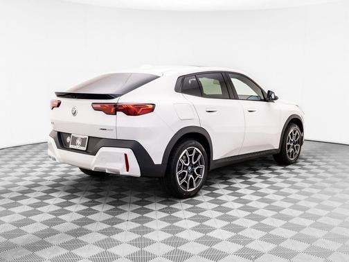 Alpine White 2026 BMW X2 xDrive28i