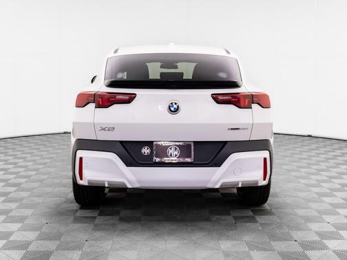 Alpine White 2026 BMW X2 xDrive28i