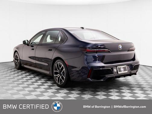 Carbon Black Metallic 2025 BMW 740 xDrive