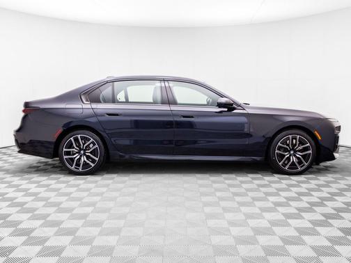Carbon Black Metallic 2025 BMW 740 xDrive