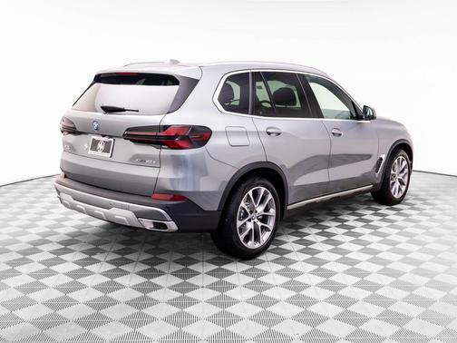 Skyscraper Grey Metallic 2026 BMW X5 PHEV xDrive50e
