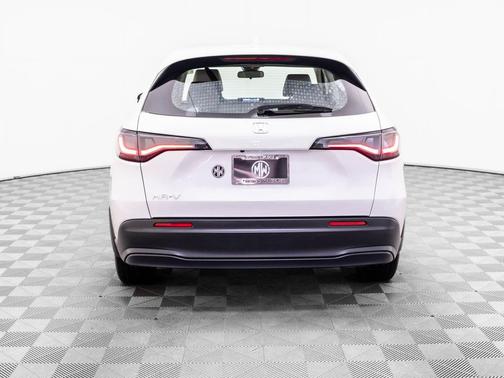 Platinum White Pearl 2024 Honda HR-V LX