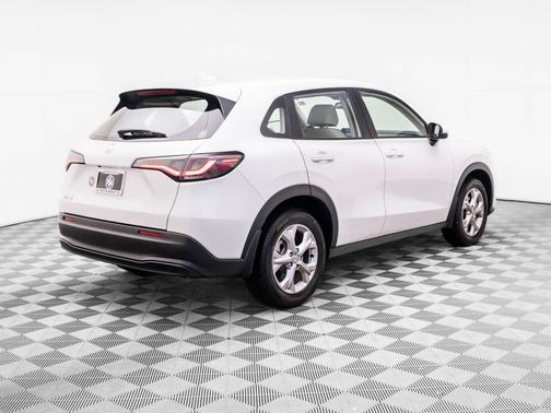 Platinum White Pearl 2024 Honda HR-V LX
