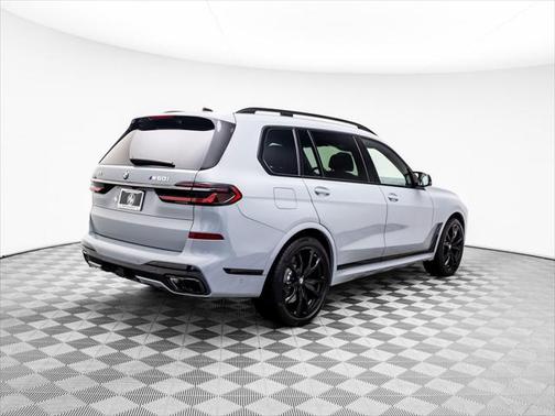 2025 BMW X7 M60i