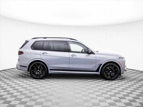 2025 BMW X7 M60i