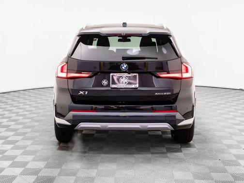 Black Sapphire Metallic 2026 BMW X1 xDrive28i