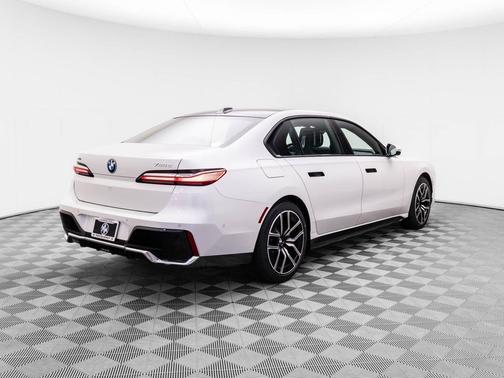 2025 BMW 750e i xDrive