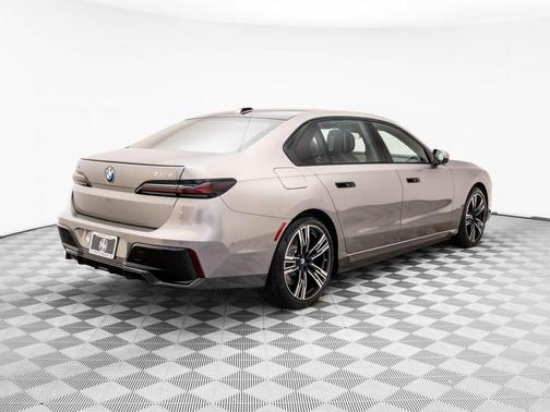 2026 BMW 750e i xDrive