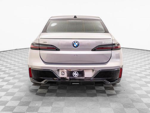 2026 BMW 750e i xDrive