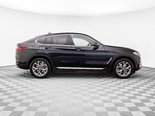 2025 BMW X4 xDrive30i