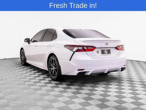 Ice Cap 2023 Toyota Camry SE