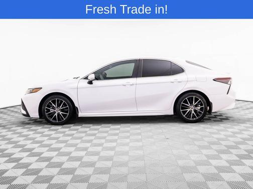Ice Cap 2023 Toyota Camry SE