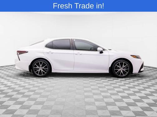 Ice Cap 2023 Toyota Camry SE