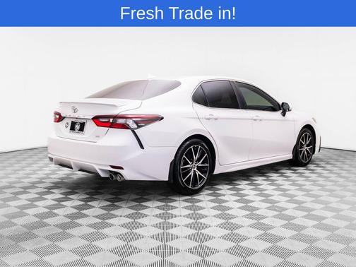 Ice Cap 2023 Toyota Camry SE