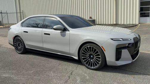 Carbon Black Metallic 2025 BMW 760 xDrive