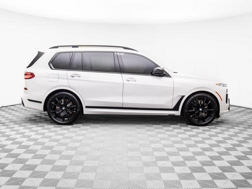 2025 BMW X7 M60i