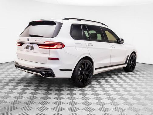 2025 BMW X7 M60i