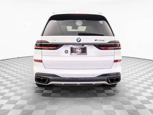 2025 BMW X7 M60i