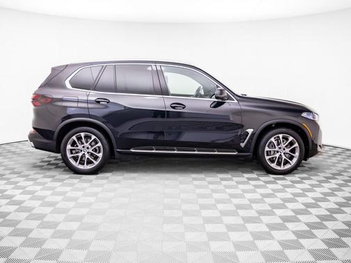 Black Sapphire Metallic 2024 BMW X5 xDrive40i