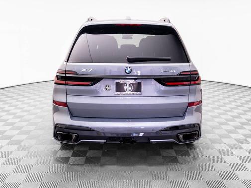 Gray Metallic 2026 BMW X7 xDrive40i