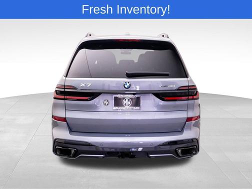 Gray Metallic 2026 BMW X7 xDrive40i