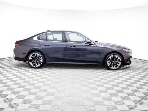 Dark Graphite 2024 BMW 540 xDrive