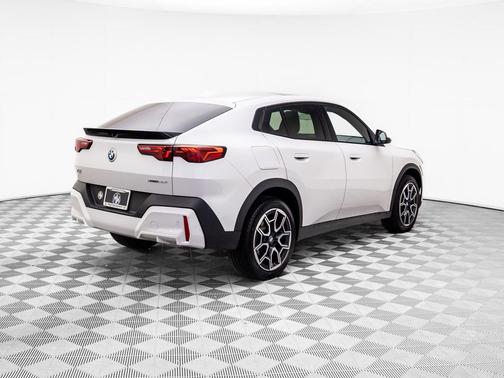 2025 BMW X2 xDrive28i