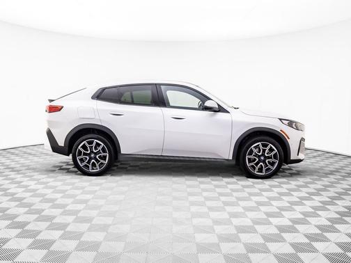 2025 BMW X2 xDrive28i
