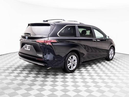 2024 Toyota Sienna Platinum 7 Passenger