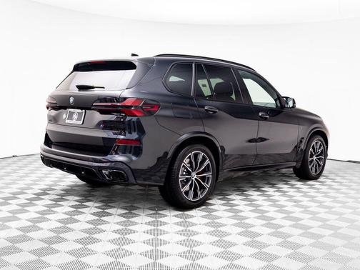 2026 BMW X5 M60i
