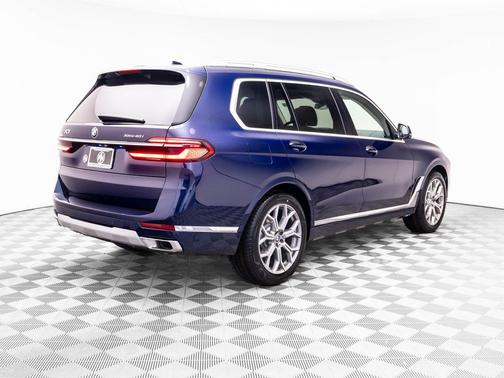 Tanzanite Blue II Metallic 2026 BMW X7 xDrive40i